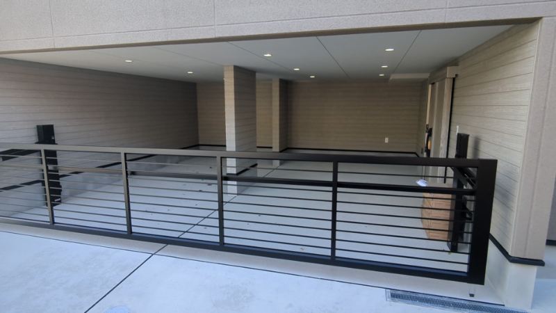 エレベーターで上へ上がれるガレージ